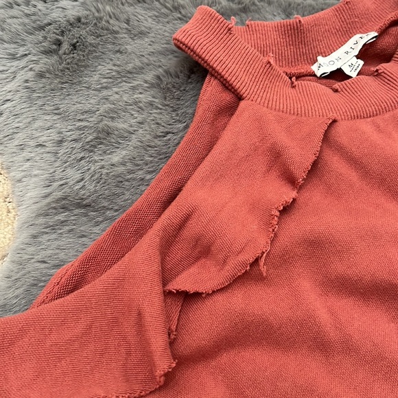 Moon River Cold Shoulder Distressed sweatshirt - Picture 4 of 4